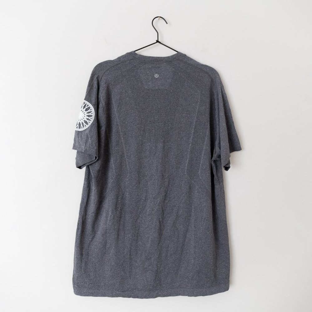 Lululemon Athletica Metal Vent Tech SoulCycle Gray Short Sleeve Shirt - Picture 3 of 5